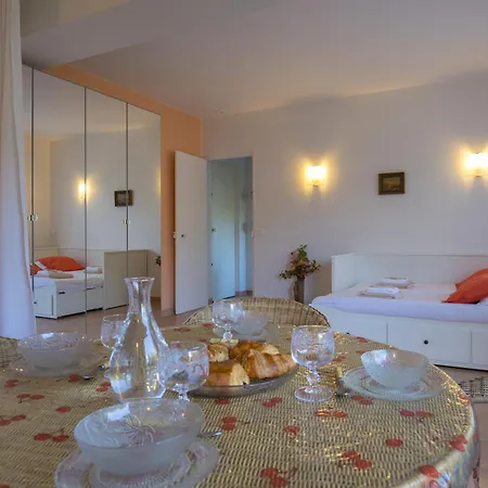 Grand à 5 Minutes à Pied De La